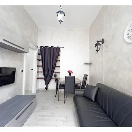 Mari Apartment *
